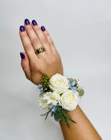 Corsage.