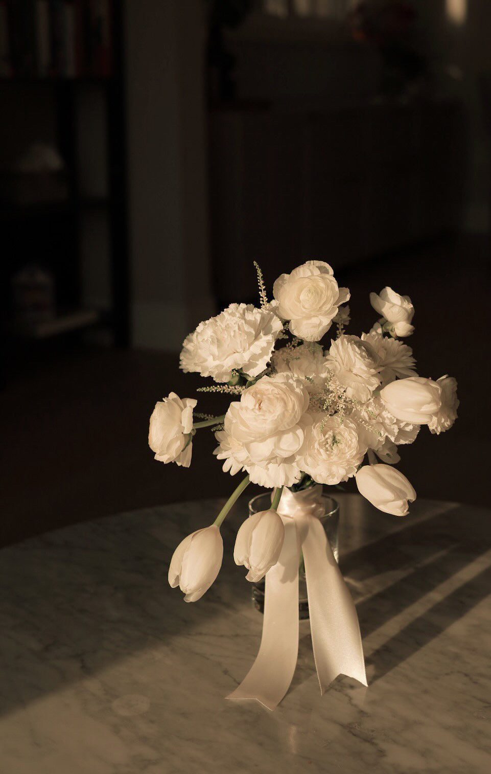 All_white_bridal_bouquet