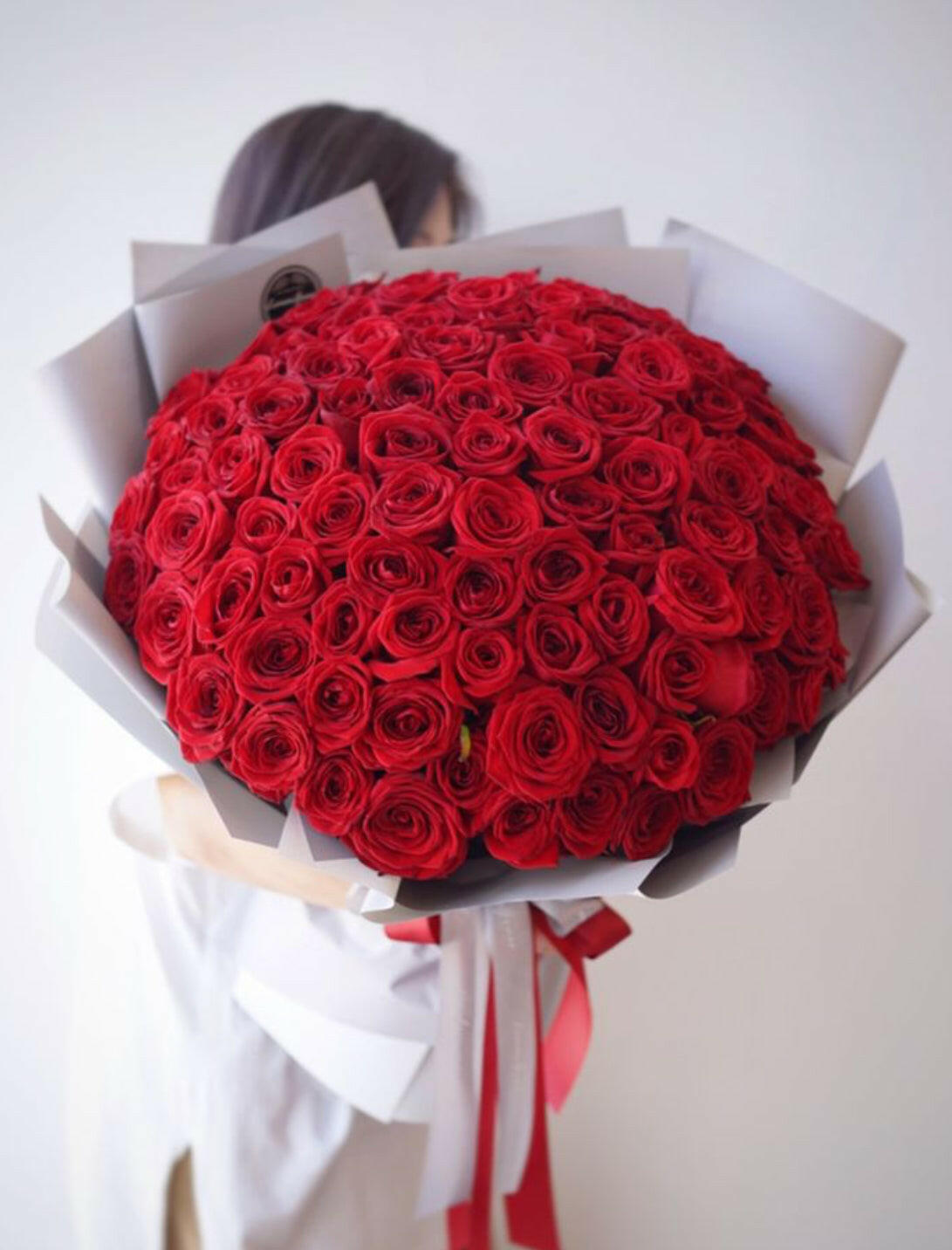 Luxury Red Rose Ramo.